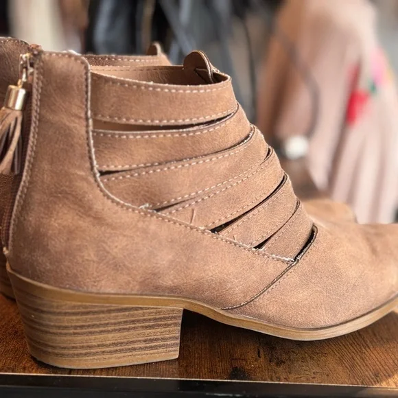 Stylish Tan Ankle Booties - Picture 3 of 6